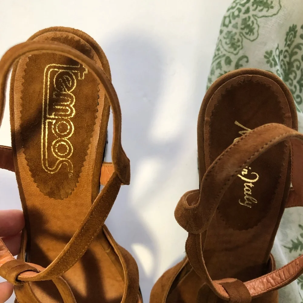 Vtg Tempos Suede Leather Block Heel Strap Sandals